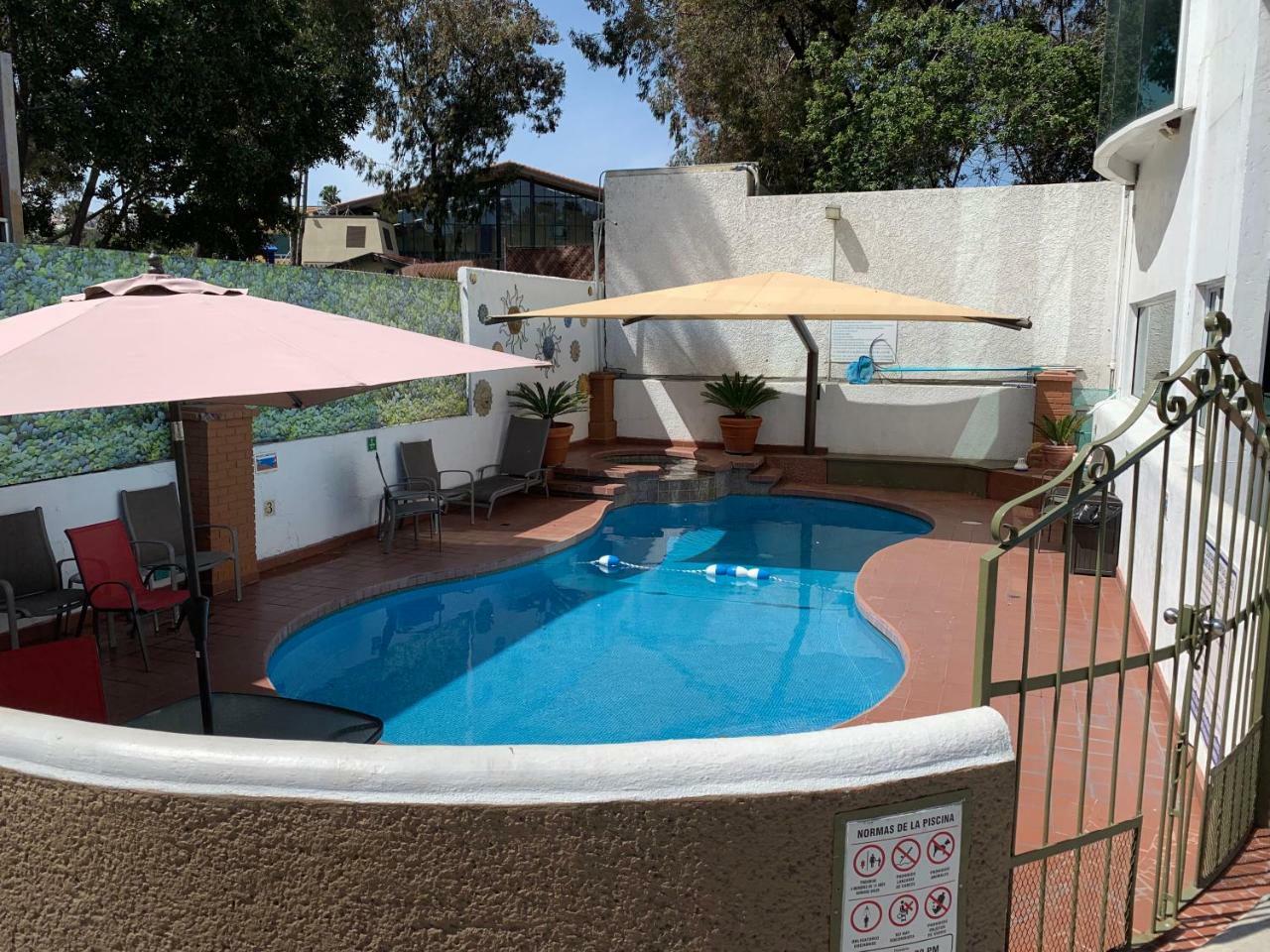 R Inn De Tijuana Exterior photo