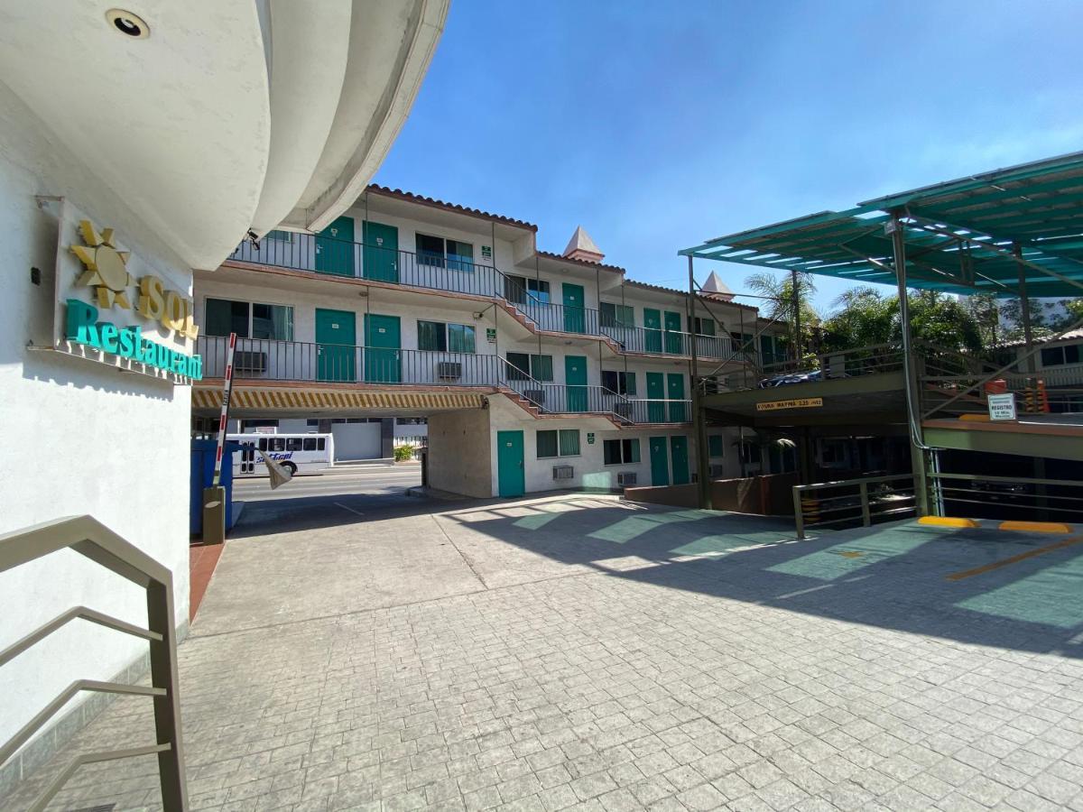 R Inn De Tijuana Exterior photo